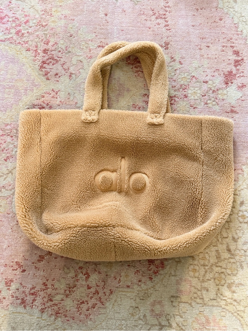 ALO Yoga Foxy Sherpa Tote Bag - Camel